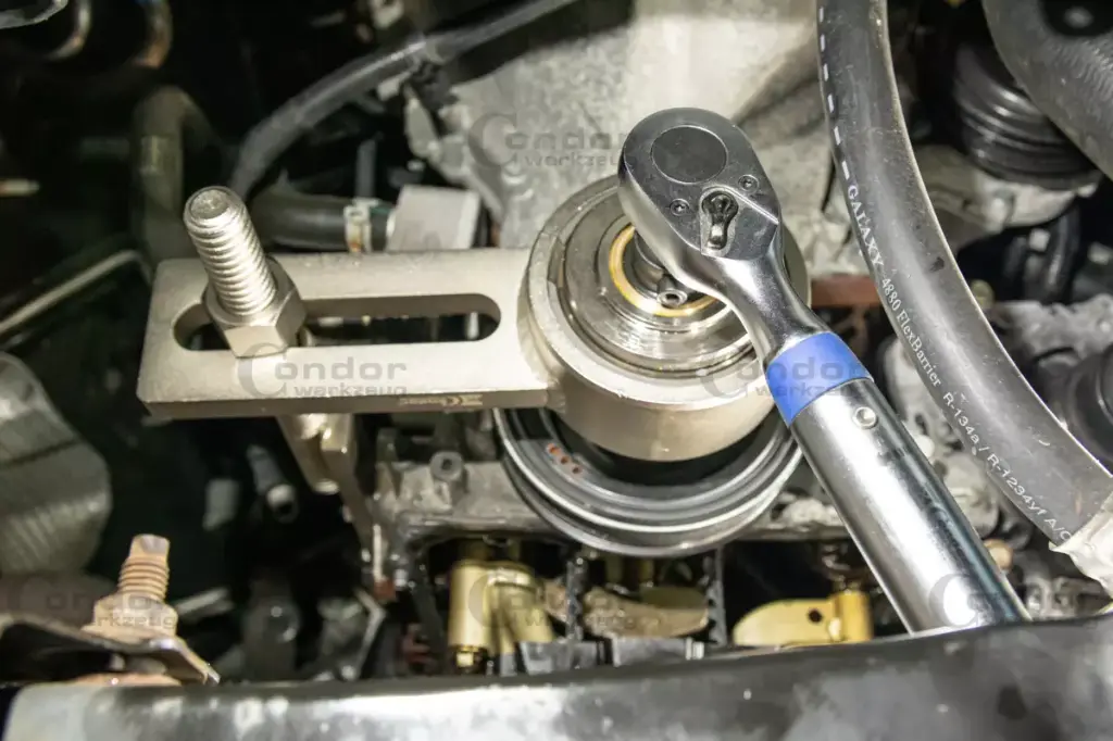 CONDOR FORD 1.0 ECOBOOST MOMENTINKERTOJA KAMPIAKKSELIN PULTTI