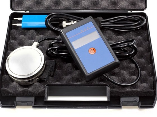 [CFB-112-D8] CARTESY POLJINVOIMAMITTARI DIGINÄYTÖLLÄ, SALKUSSA