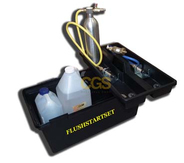 [FLUSHSTARTSET4] HUUHTELUSARJA, SIS. PISTOOLIN, ADAPTERIT, 2 L ÖLJYPOHJAISTA PESUNESTETTÄ